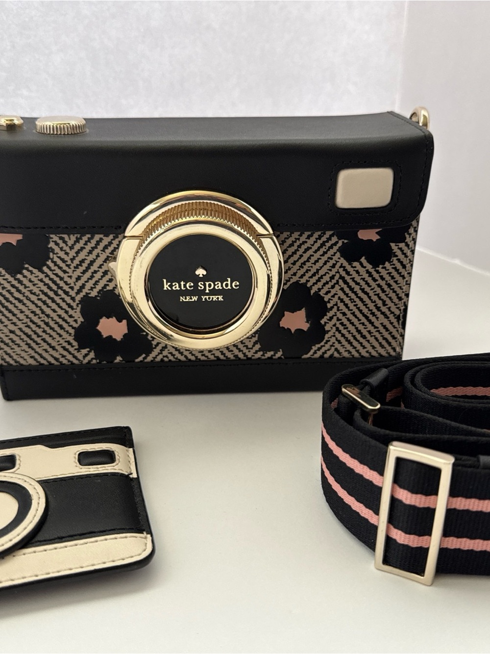 NWOT Kate Spade Camera Crossbody w/ strap & mini Wallet, Black Pink Cream